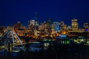 night time skyline of Edmonton Alberta photop by Justin Hu